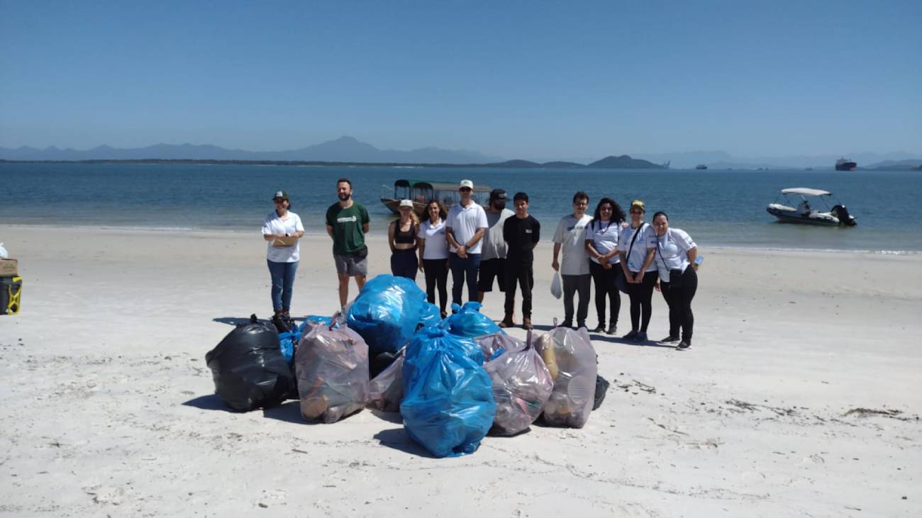 Ação na Ilha do Mel retira 220 quilos de resíduos